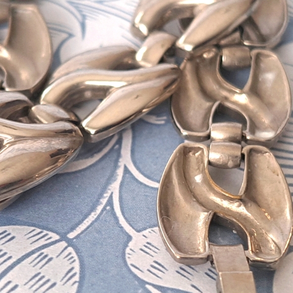 Silver tone link style bracelet - Picture 5 of 6